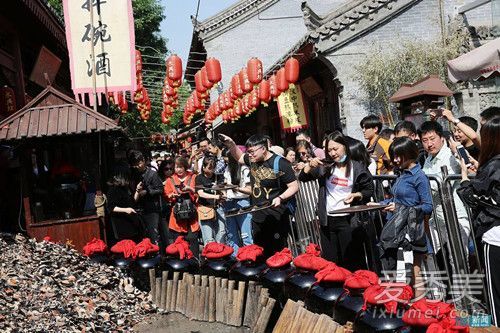 抖音孙坚西安排队摔碗在哪_抖音西安摔碗歌曲试听分享