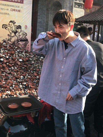 抖音孙坚西安排队摔碗在哪_抖音西安摔碗歌曲试听分享