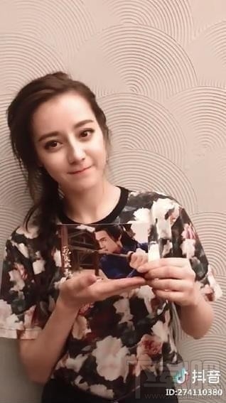 抖音用手撑下巴的音乐，抖音托脸音乐有哪些？